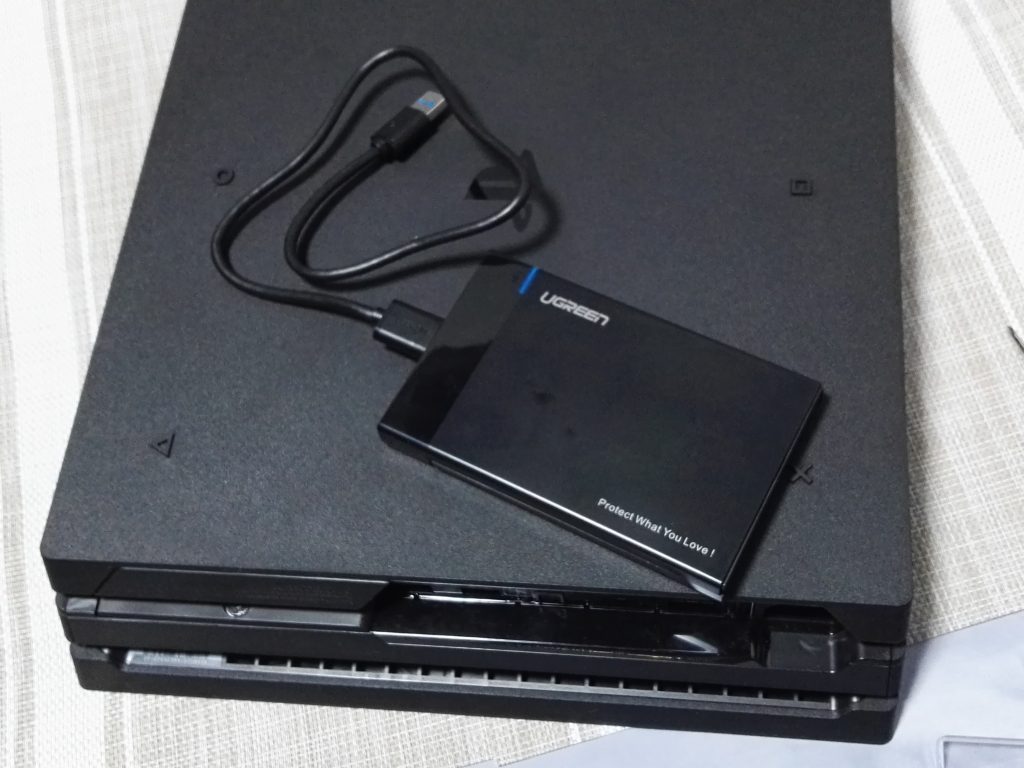 『PS4 Pro』から取り出した「HDD」を外付ハードディスクケースに入れて外部ストレージとして再利用する